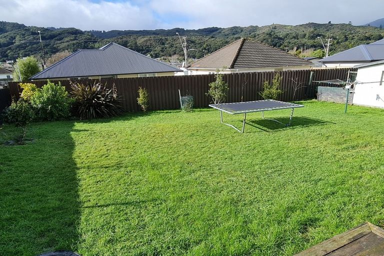 Photo of property in 5 Bledisloe Crescent, Wainuiomata, Lower Hutt, 5014