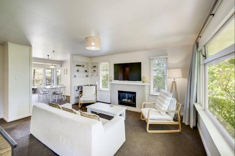 Photo of property in 16 Tauroa Road, Havelock North, 4130