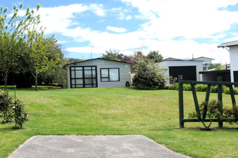 Photo of property in 2 Earle Place, Acacia Bay, Taupo, 3330