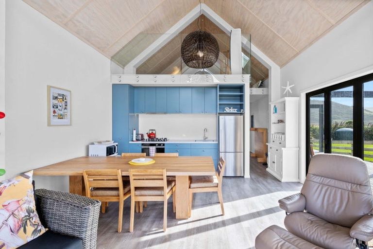 Photo of property in 497 Waikawa-curio Bay Road, Curio Bay, Tokanui, 9884