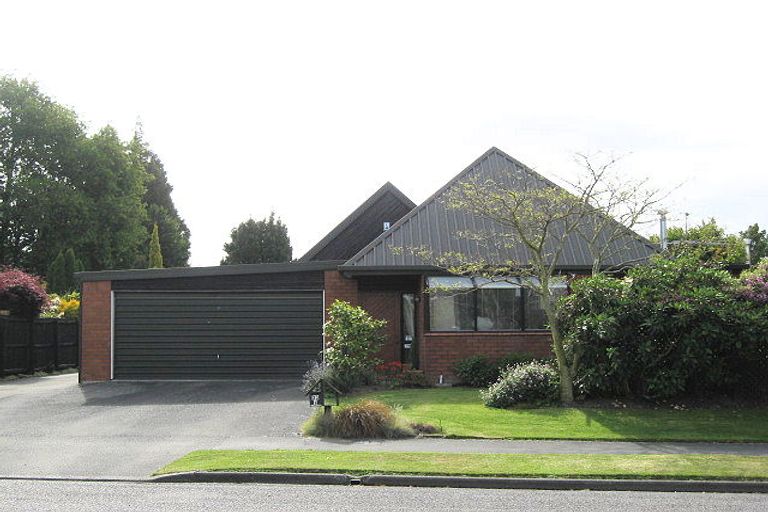 Photo of property in 2/33 Glenharrow Avenue, Avonhead, Christchurch, 8042