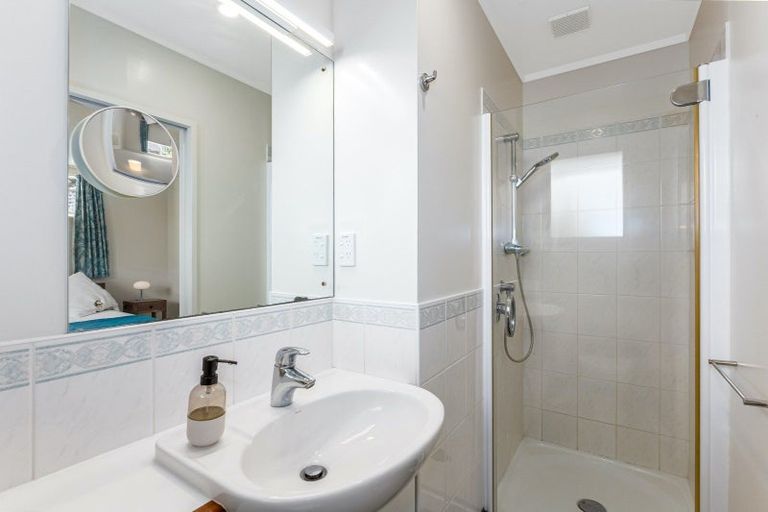 Photo of property in 5 Christina Grove, Normandale, Lower Hutt, 5010