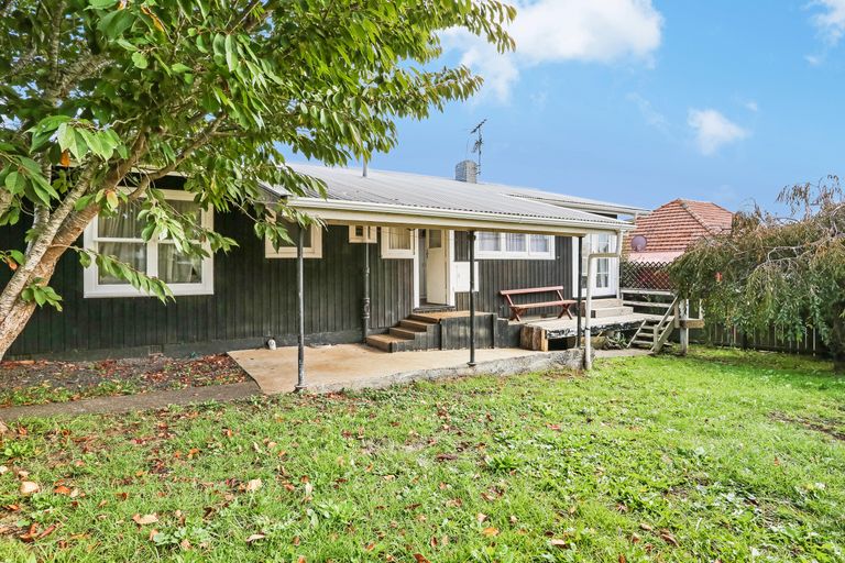 Photo of property in 1 Booth Crescent, Tuakau, 2121