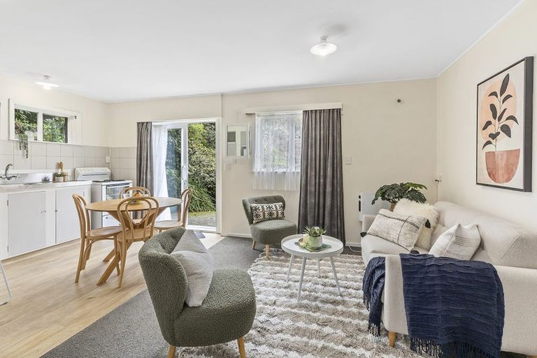 Photo of property in 18 Tawa Terrace, Tawa, Wellington, 5028