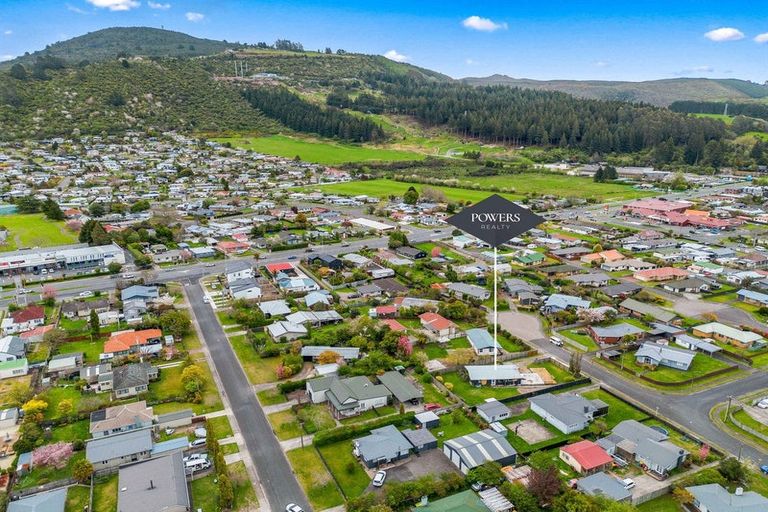 Photo of property in 22 Fenruss Street, Fairy Springs, Rotorua, 3015