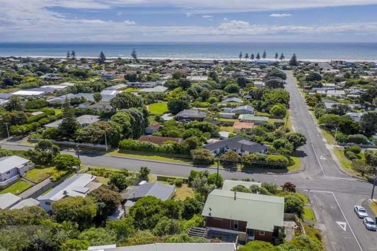 Photo of property in 37 Manuka Street, Otaki Beach, Otaki, 5512