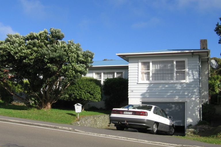 Photo of property in 28 Horokiwi Road West, Newlands, Wellington, 6037