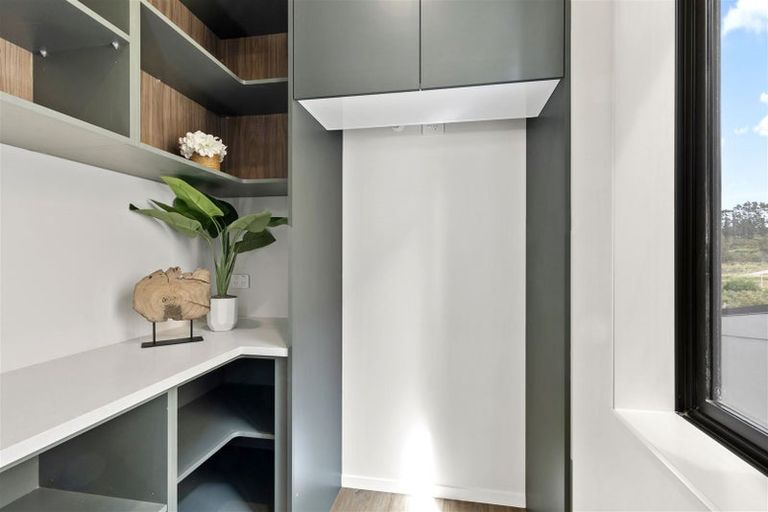 Photo of property in 43 Sunnyheights Road, Orewa, 0931