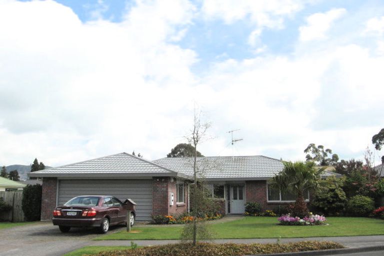 Photo of property in 16 Capricorn Place, Kawaha Point, Rotorua, 3010