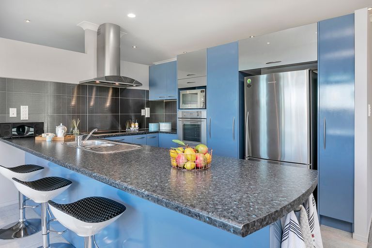 Photo of property in 11k Clearwater Cove, West Harbour, Auckland, 0618