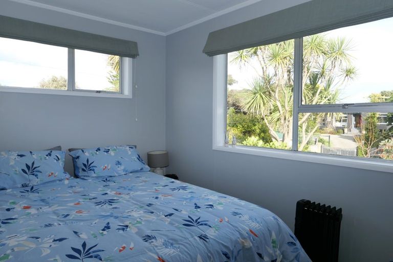 Photo of property in 10 Konini Crescent, Waikanae Beach, Waikanae, 5036