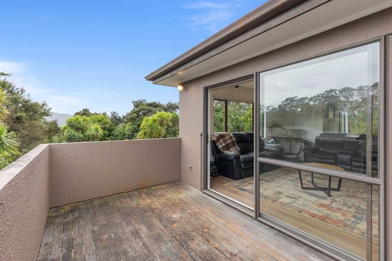 Photo of property in 16 Monkton Close, Greenhithe, Auckland, 0632