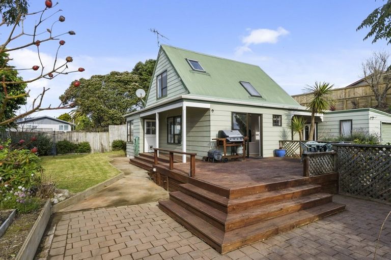 Photo of property in 2 Michael Road, Paraparaumu Beach, Paraparaumu, 5032