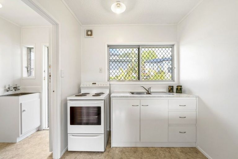 Photo of property in 3/3 Koromiko Street, New Lynn, Auckland, 0600