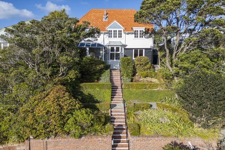 Photo of property in 39 Fairview Crescent, Kelburn, Wellington, 6012