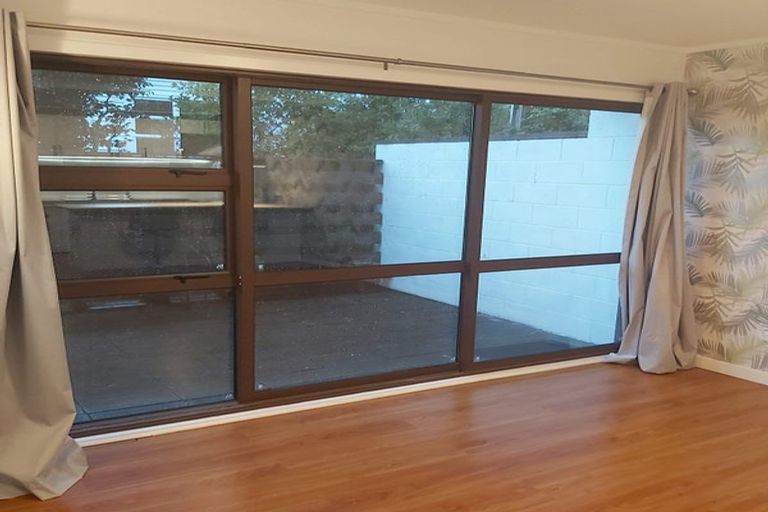 Photo of property in 2/249 Muritai Road, Eastbourne, Lower Hutt, 5013