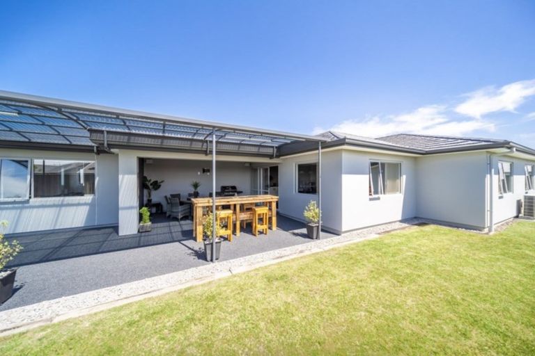 Photo of property in 15 Aspiring Drive, Poraiti, Napier, 4112