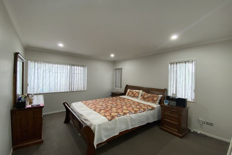 Photo of property in 53 Chatsworth Crescent, Pakuranga Heights, Auckland, 2010