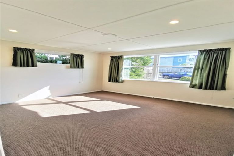 Photo of property in 99 Beazley Avenue, Paparangi, Wellington, 6037