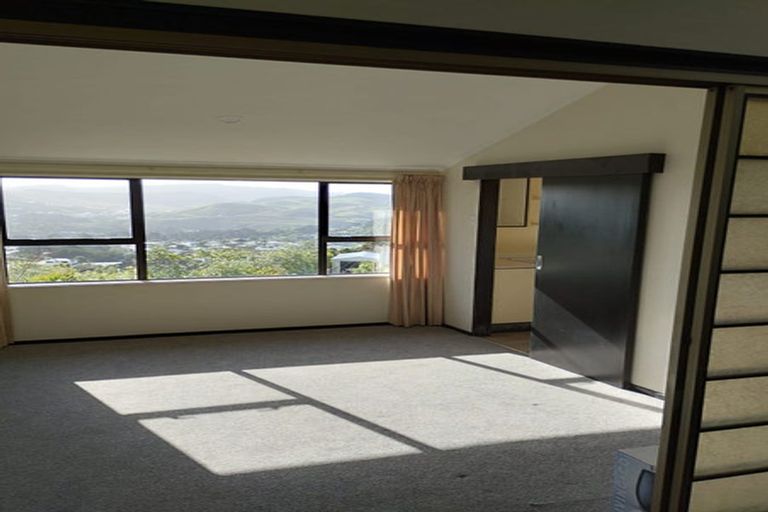 Photo of property in 19 Carluke Street, Paparangi, Wellington, 6037