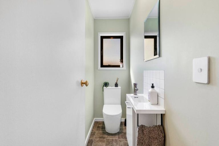 Photo of property in 65 Queens Road, Waikanae Beach, Waikanae, 5036