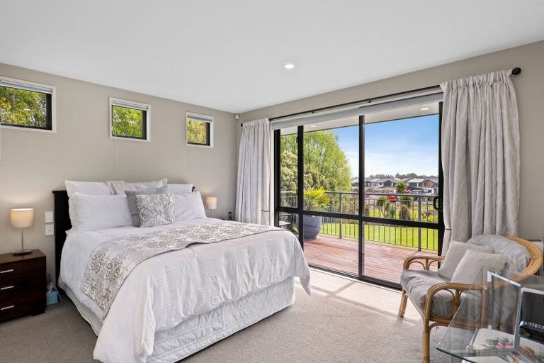 Photo of property in 32 Hyndhope Road, Kennedys Bush, Christchurch, 8025
