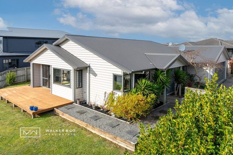 Photo of property in 7 Percy Kinsman Crescent, Riverstone Terraces, Upper Hutt, 5018