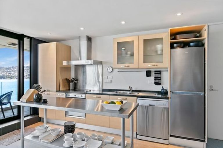 Photo of property in Shelley Bay Terraces, 3/61 Maupuia Road, Maupuia, Wellington, 6022