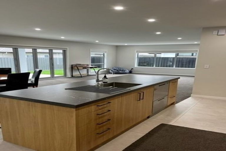 Photo of property in 8 Rangataiki Place, Te Awa, Napier, 4110