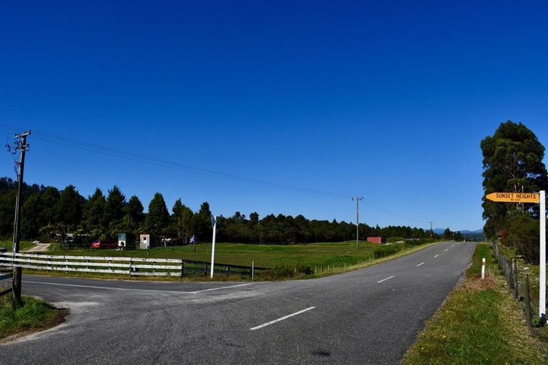 Photo of property in 4 Sunset Heights Road, Karamea, 7893