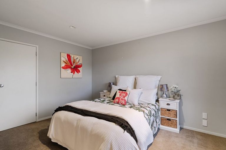 Photo of property in 41 Sonoma Crescent, Oteha, Auckland, 0632