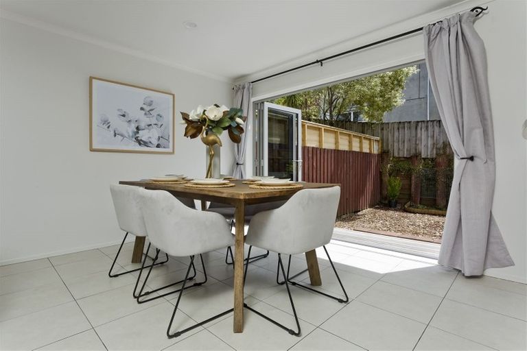 Photo of property in 3/13 Kaihu Street, Northcote, Auckland, 0627