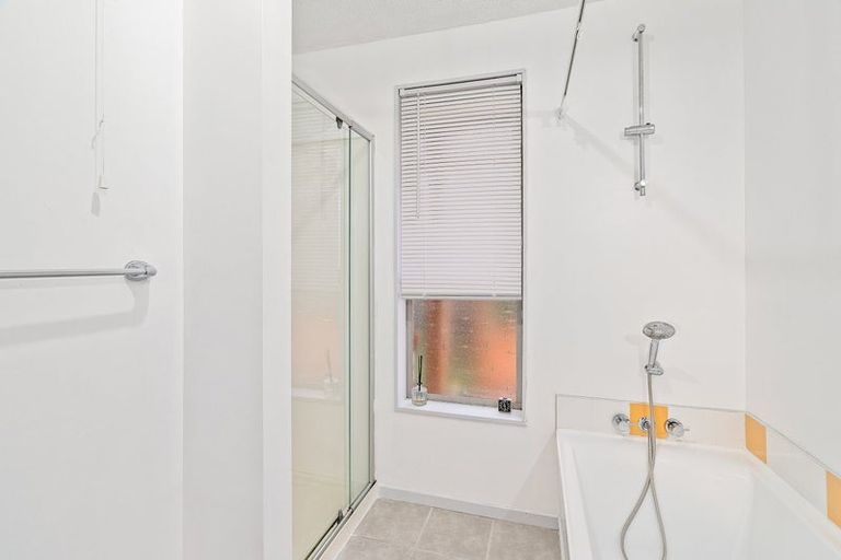 Photo of property in 5 Mckellar Place, Hornby, Christchurch, 8042