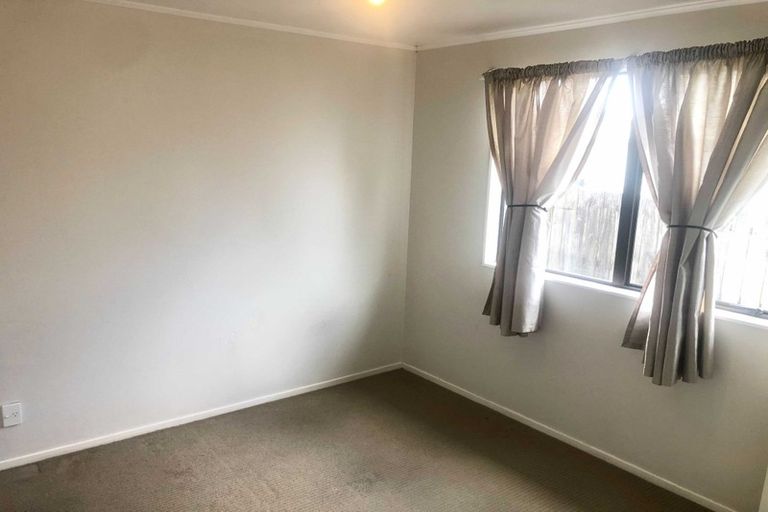 Photo of property in 2/5 Ebenezer Way, Clendon Park, Auckland, 2103