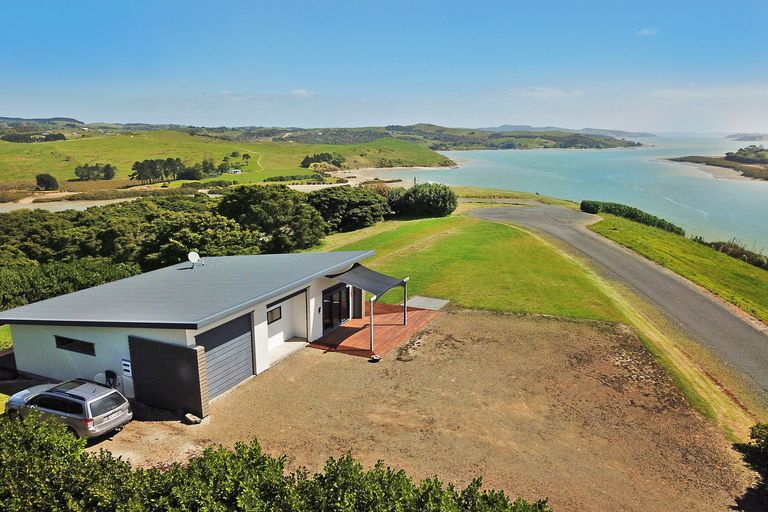 Photo of property in 15 Tamahunga Road, Kaiwaka, 0573