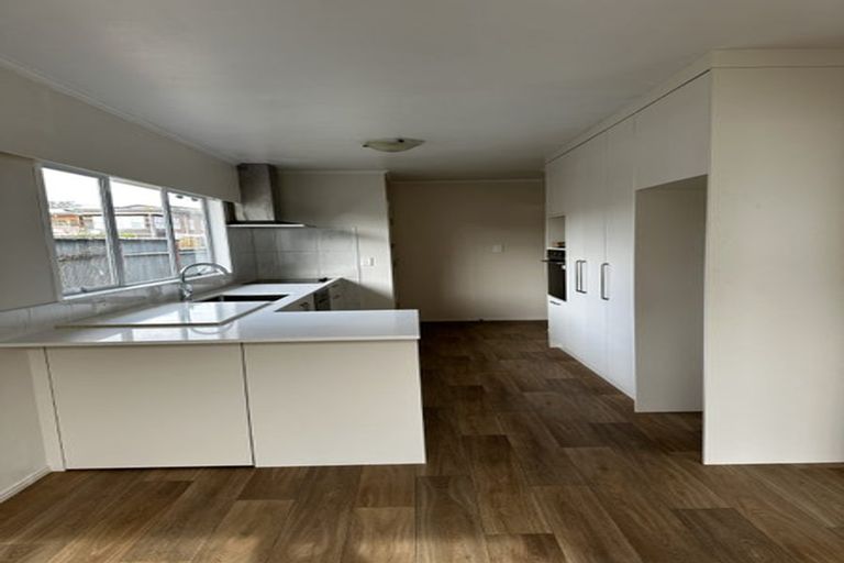 Photo of property in 12 Halberg Street, Papakura, 2110