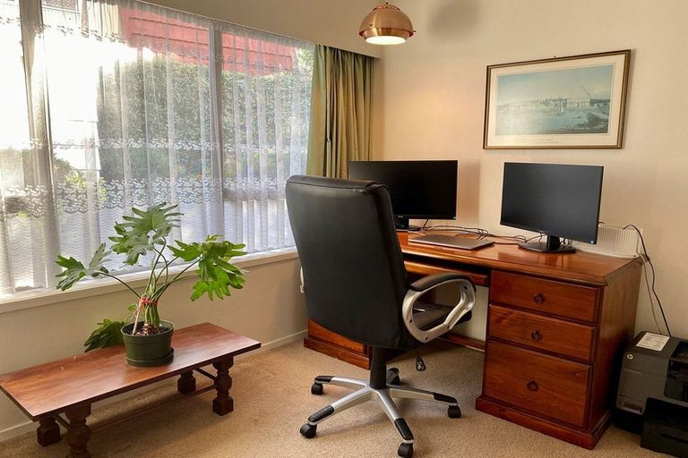 Photo of property in 31 Beechdale Crescent, Pakuranga Heights, Auckland, 2010