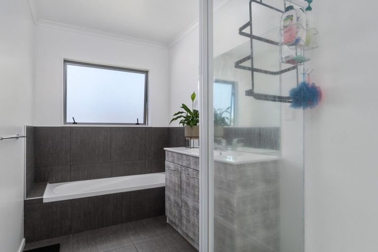 Photo of property in 6 Ballintoy Park Drive, Welcome Bay, Tauranga, 3175