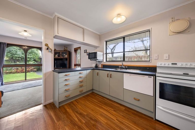 Photo of property in 22 Broadfell Avenue, Avonhead, Christchurch, 8042