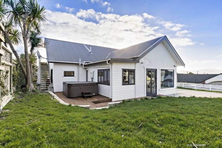Photo of property in 27 Petherick Crescent, Johnsonville, Wellington, 6037