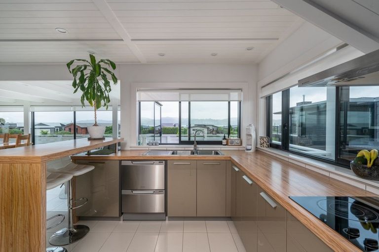 Photo of property in 20 Pukenamu Road, Rainbow Point, Taupo, 3330