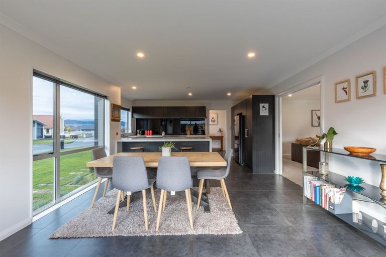 Photo of property in 6 D'urville Place, Kelvin Grove, Palmerston North, 4414