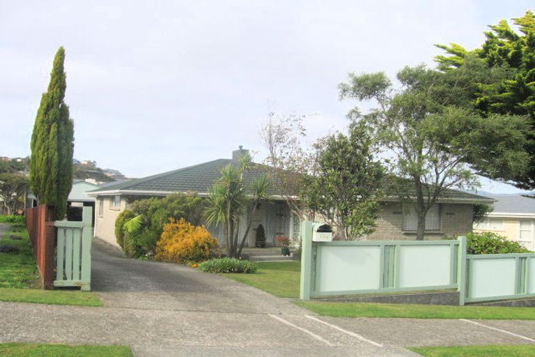 Photo of property in 168 Dowse Drive, Maungaraki, Lower Hutt, 5010