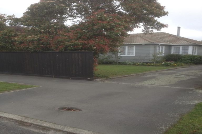 Photo of property in 13 Bateman Avenue, Bryndwr, Christchurch, 8053
