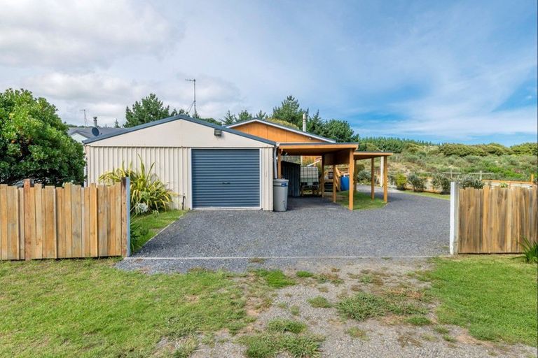 Photo of property in 2 Barclay Grove, Hokio Beach, Levin, 5571