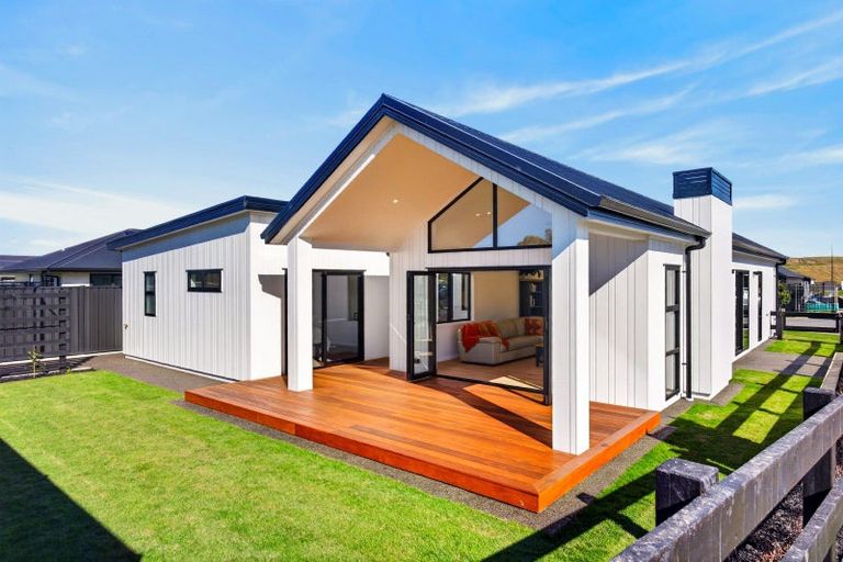Photo of property in 8 Annie Aranui Drive, Poraiti, 4182