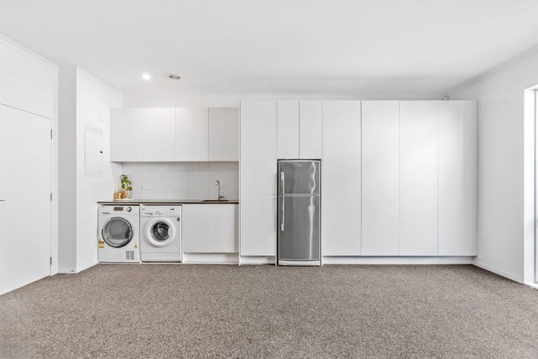 Photo of property in 9 Symes Drive, Red Beach, 0932