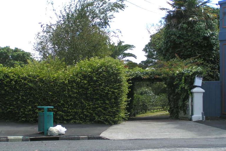 Photo of property in 118 Queen Street, Northcote Point, Auckland, 0627