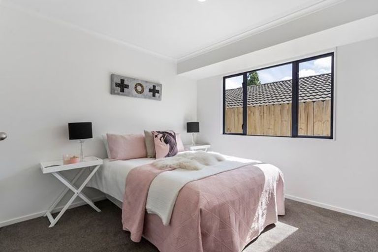 Photo of property in 8 Corrofin Drive, East Tamaki, Auckland, 2013