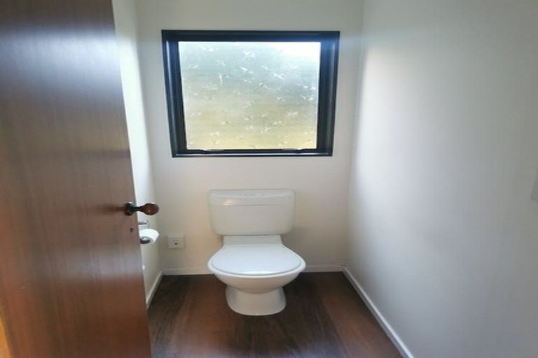 Photo of property in 3/6 Baring Terrace, Strandon, New Plymouth, 4312